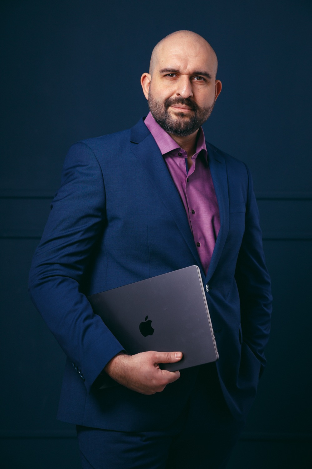 Dr.-Ing. Grigory Devadze mit Laptop